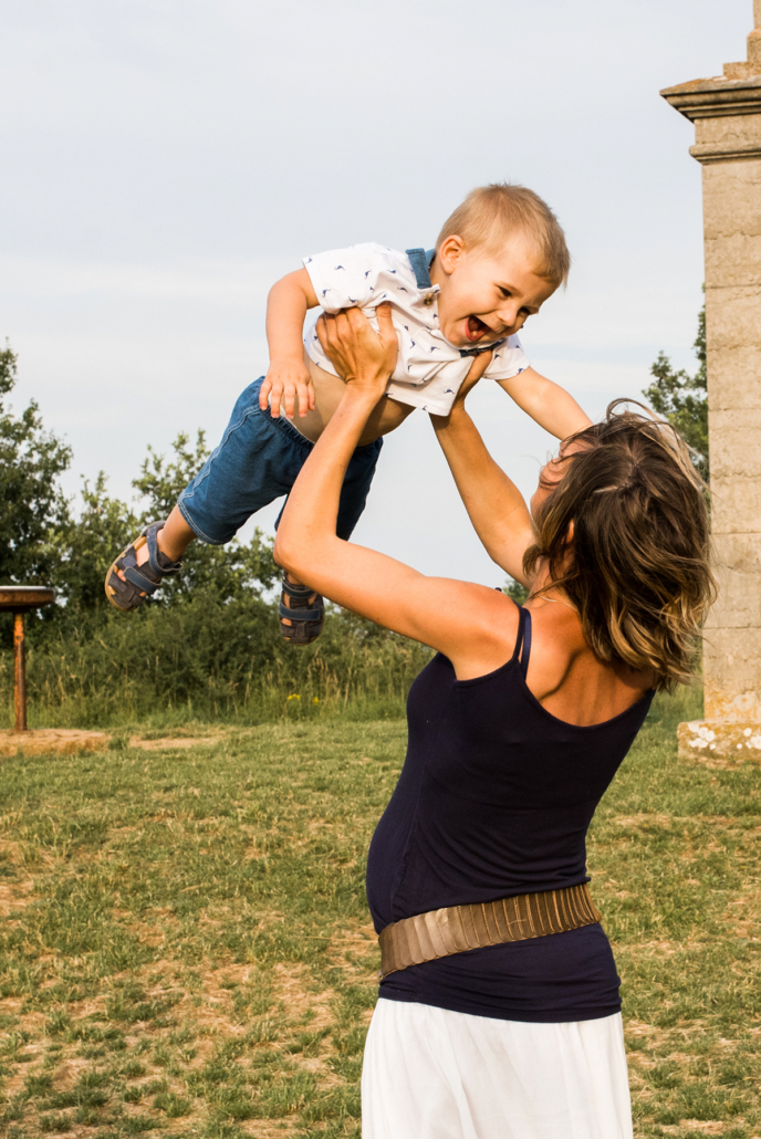 photographe-grossesse-famille-Delphine-Perez-12 séance photo future maman Poleymieux au mont d'or