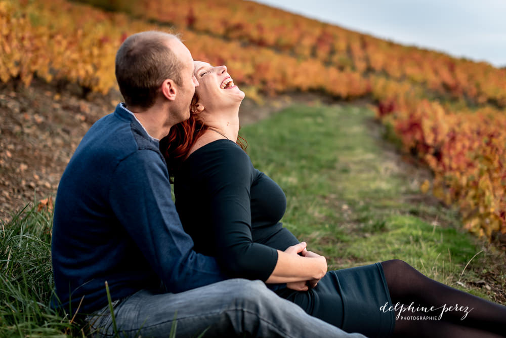 Séance couple dans les vignes en région Beaujolais