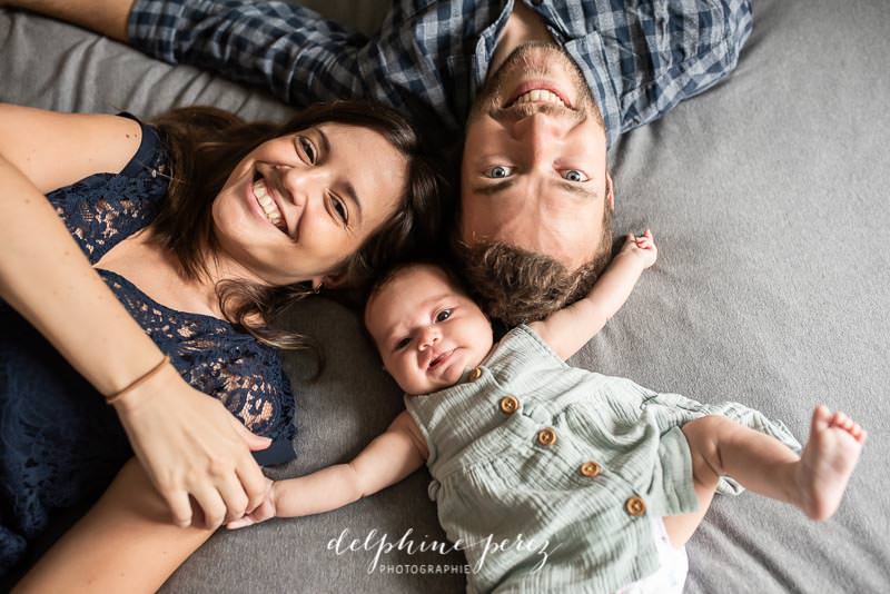 Delphine Perez Photographe à Marcy avec la petite R. et ses parents